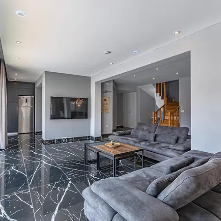 别墅 Near By The Land Of Legends , 40 M2 Private Pool Batiatus