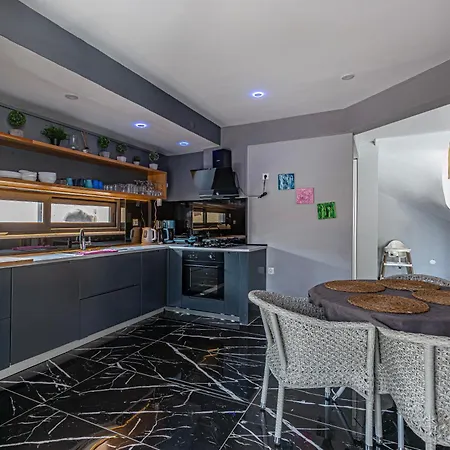 Near By The Land Of Legends , 40 M2 Private Pool Batiatus 贝莱克