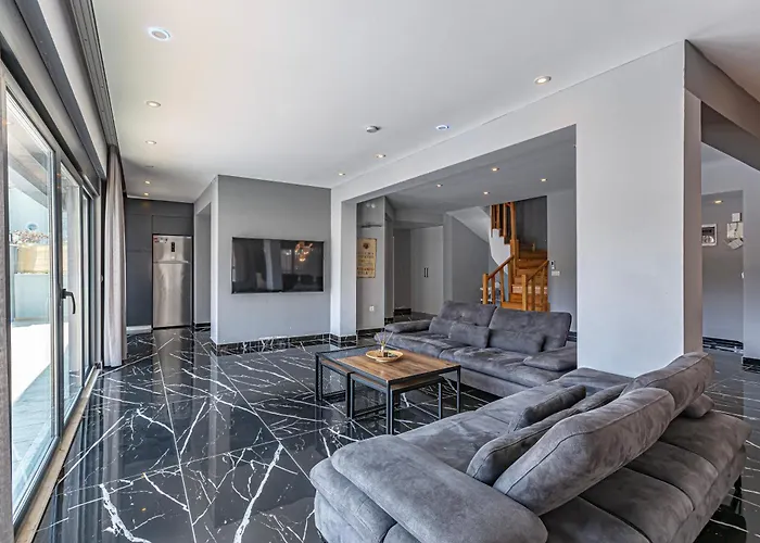 Villa Near By The Land Of Legends , 40 M2 Private Pool Batiatus