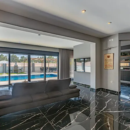Near By The Land Of Legends , 40 M2 Private Pool Batiatus * 베렉